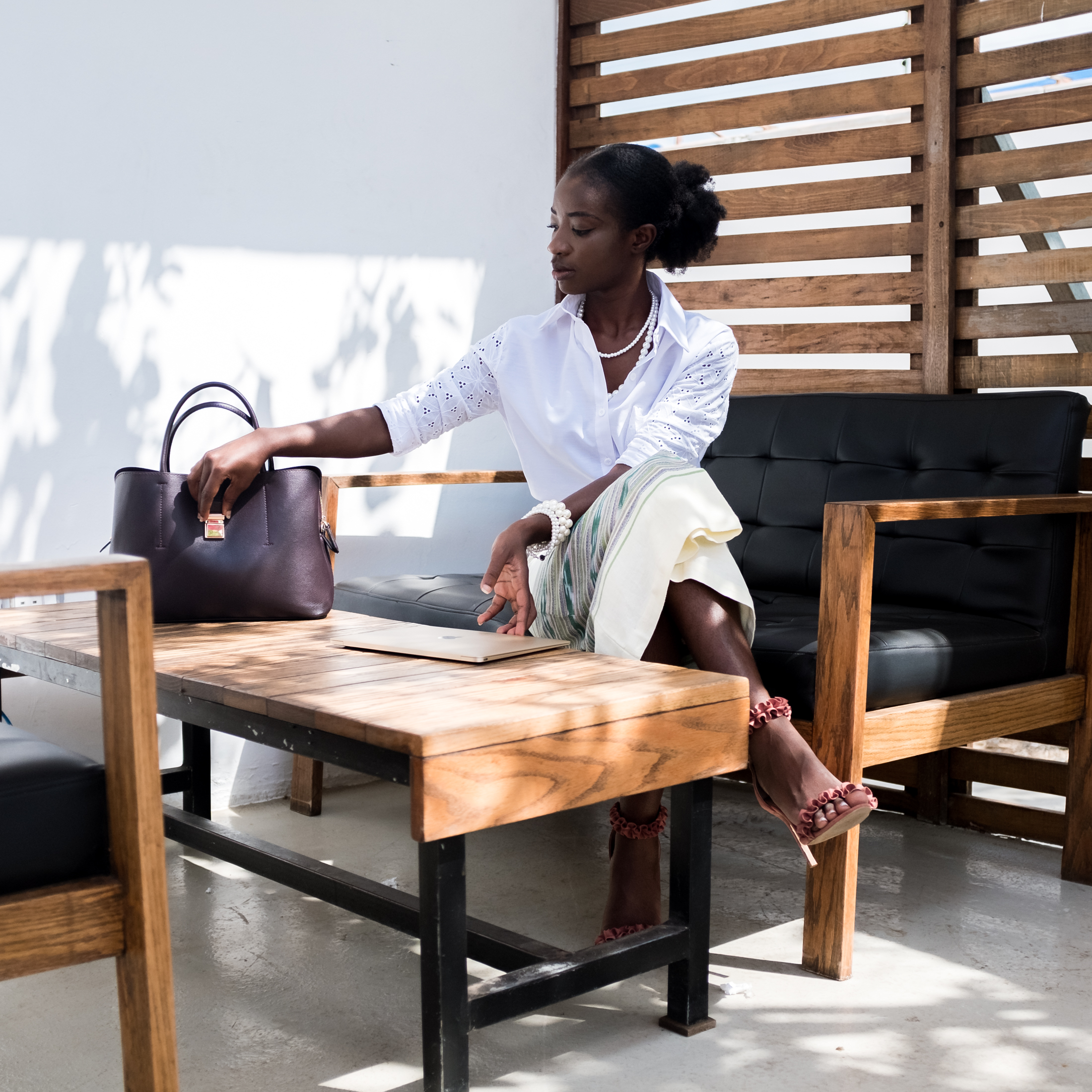 Osaah-Work-Style-Inspiration-White Shirt-Pearls-Tote Bag-Sandal Heels 8